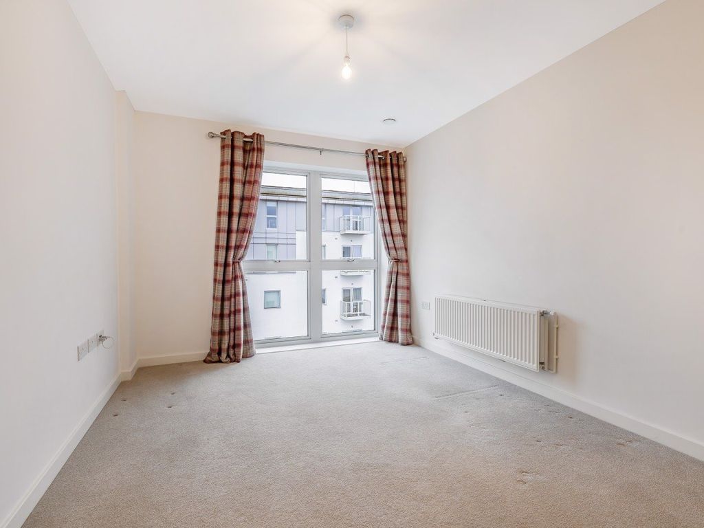 1 bed flat for sale in Station View, Guildford, Surrey GU1, £65,000