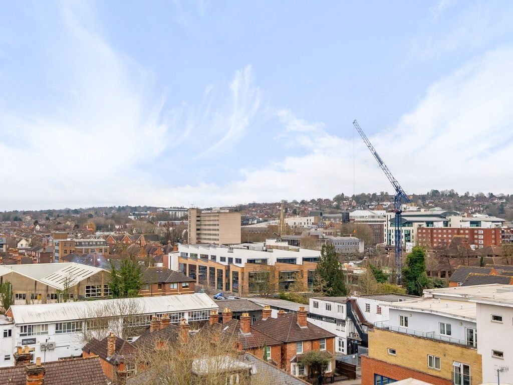 1 bed flat for sale in Station View, Guildford, Surrey GU1, £65,000