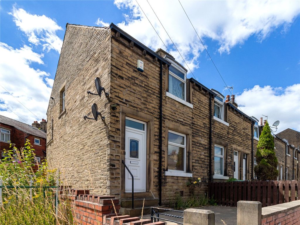2 bed end terrace house for sale in Grisedale Avenue, Birkby, Huddersfield HD2, £105,000