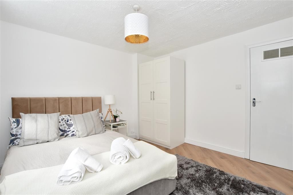 2 bed flat for sale in Juniper Square, Havant, Hampshire PO9, £220,000