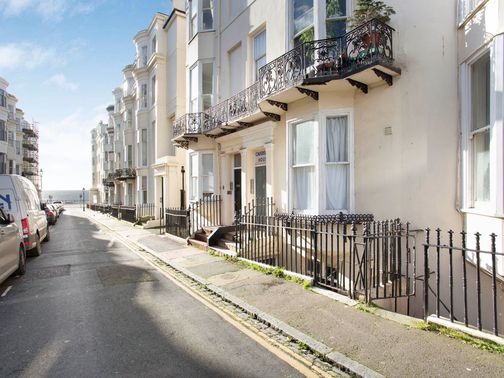 1 bed flat for sale in Atlingworth Street, Brighton BN2, £295,000
