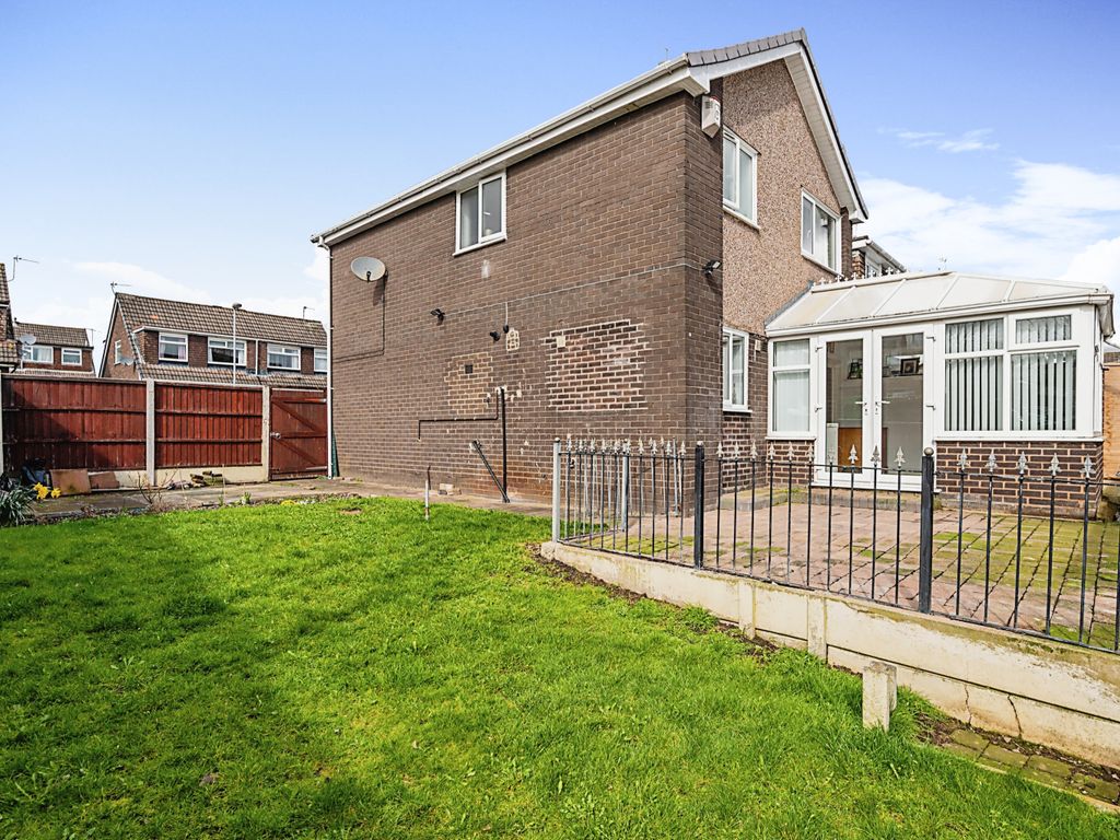3 bed detached house for sale in Lincoln Close, Runcorn WA7, £250,000