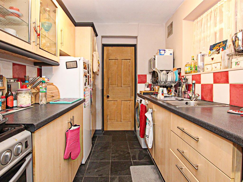 2 bed terraced house for sale in Stanley Road, Newmarket CB8, £225,000