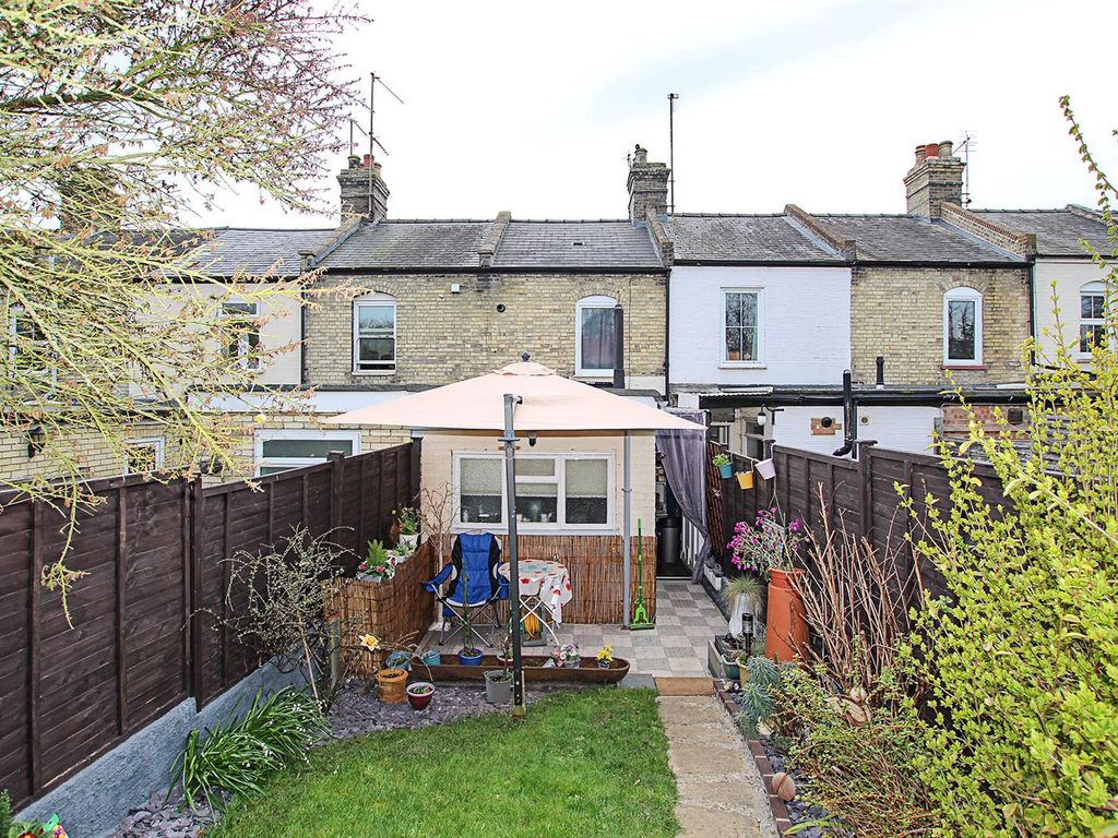 2 bed terraced house for sale in Stanley Road, Newmarket CB8, £225,000