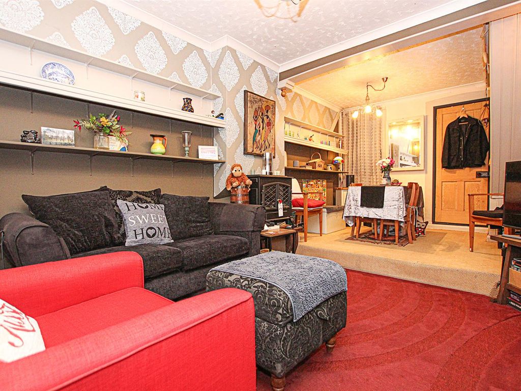 2 bed terraced house for sale in Stanley Road, Newmarket CB8, £225,000