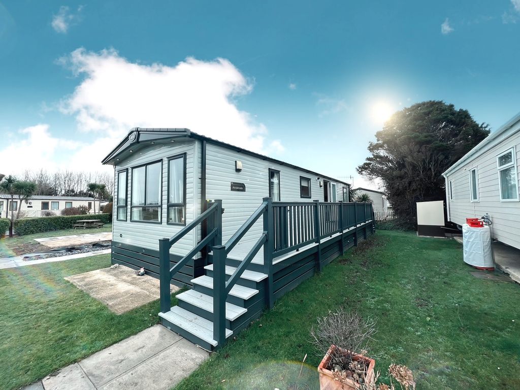 2 bed lodge for sale in Warners Lane, Selsey PO20, £89,995