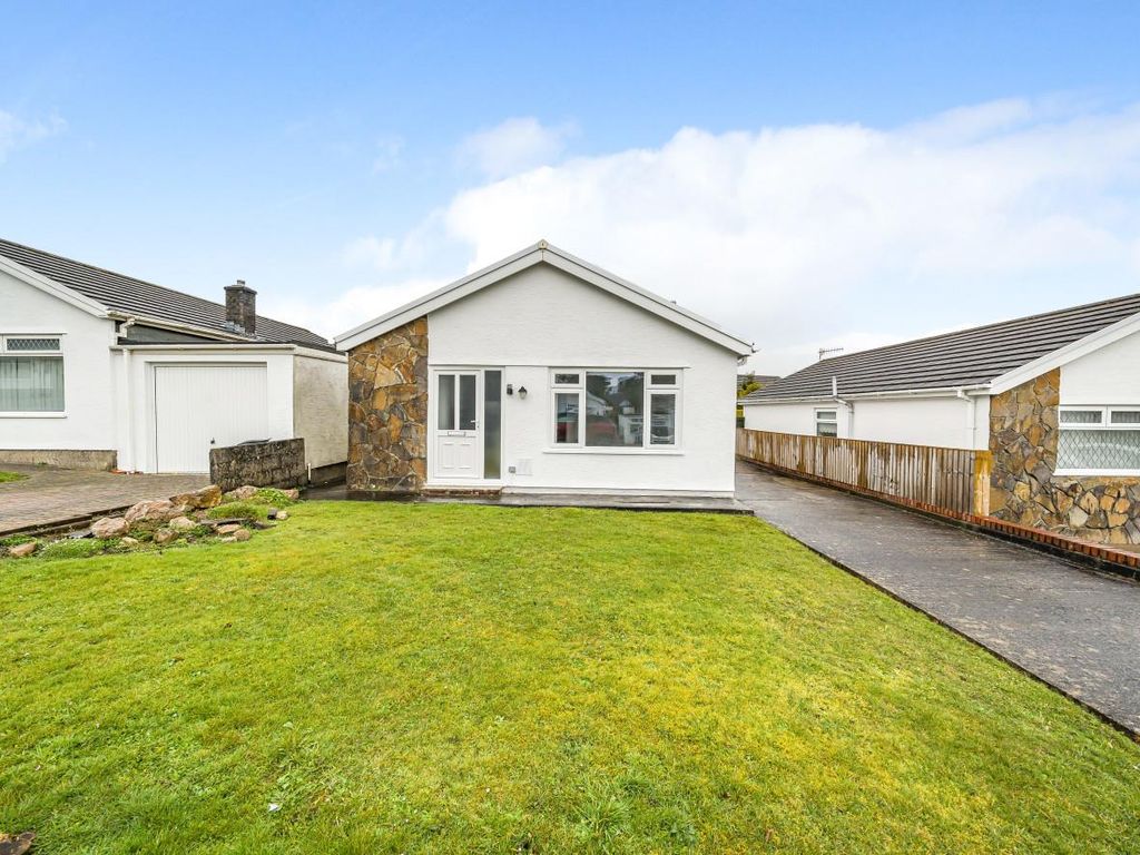 3 bed detached bungalow for sale in Talywern, Llangennech, Llanelli SA14, £245,000