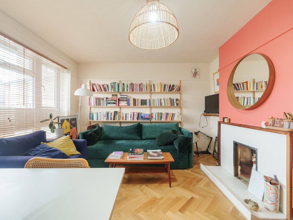 1 bed flat for sale in Boveney Road, London SE23, £275,000