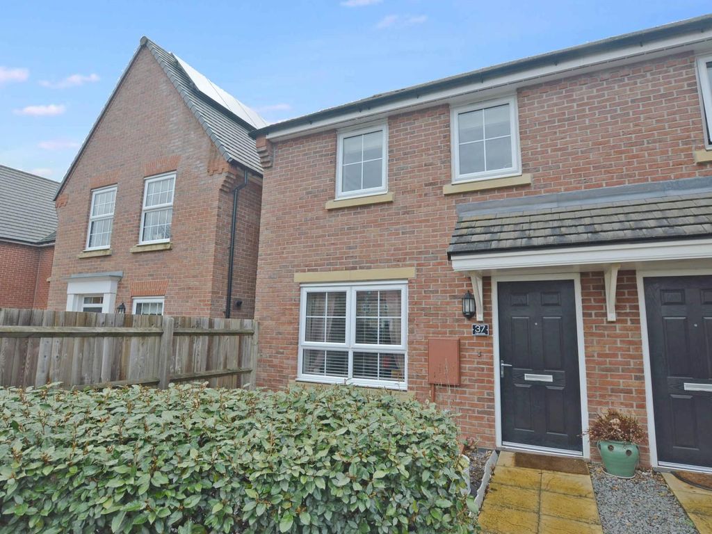 3 bed semi-detached house for sale in Fallowfields, Crick, Northampton NN6, £99,750