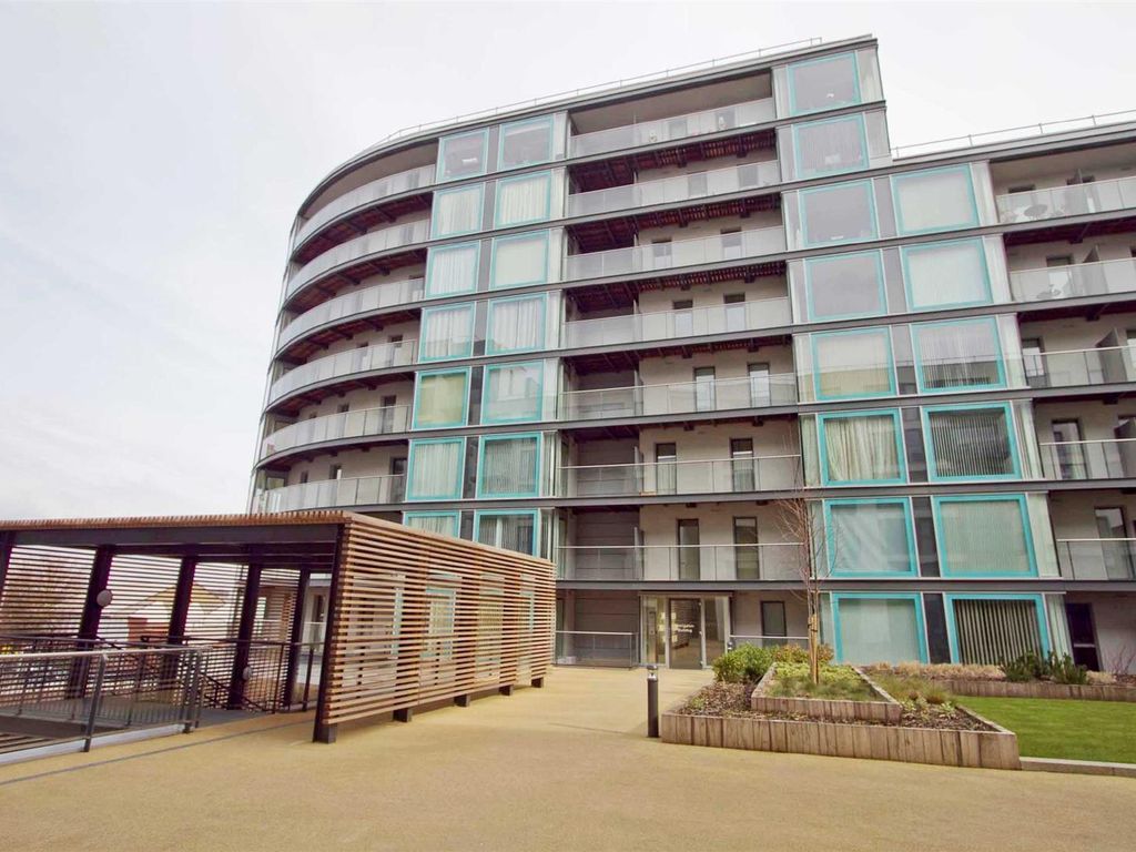 1 bed flat for sale in Vantage Building, High Point Village, Hayes UB3, £260,000