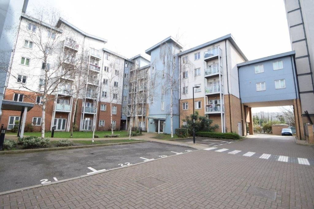 1 bed flat for sale in Foundry Court, Mill Street, Slough, Berkshire SL2, £97,500