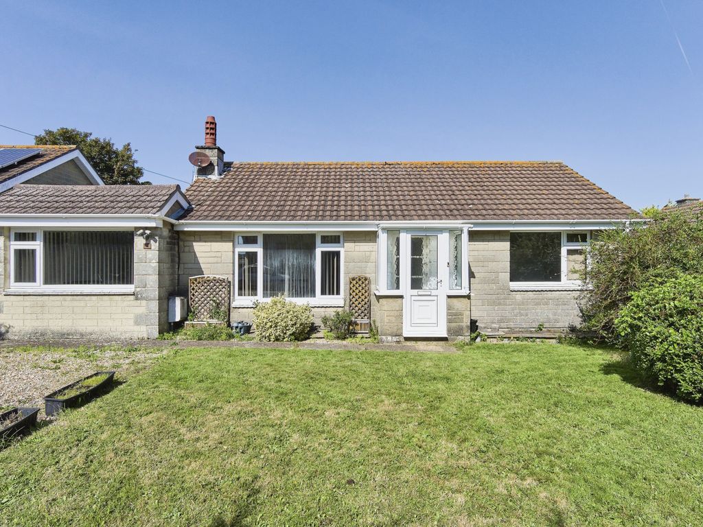 2 bed bungalow for sale in Regina Road, Freshwater PO40, £299,950