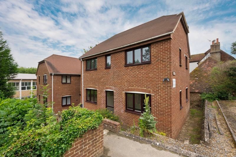 2 bed flat for sale in Lower Street, Haslemere GU27, £259,950