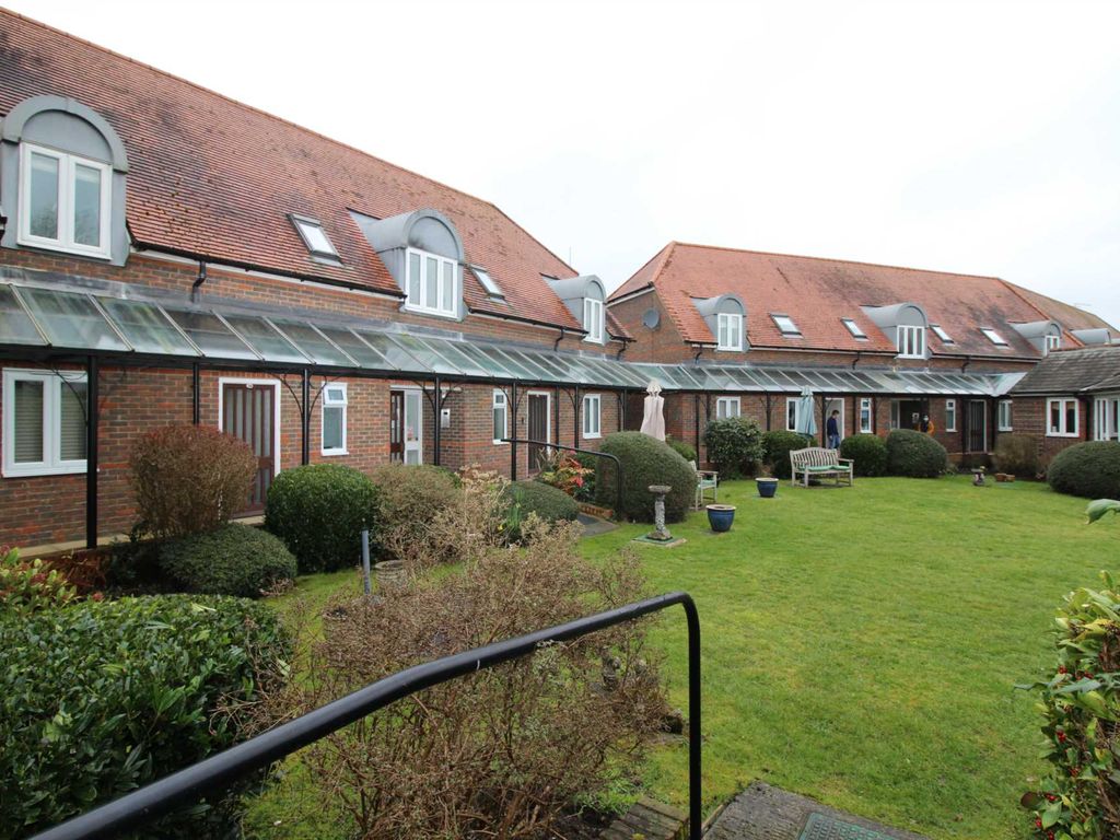 1 bed flat for sale in Lakes Meadow, Coggeshall CO6, £120,000