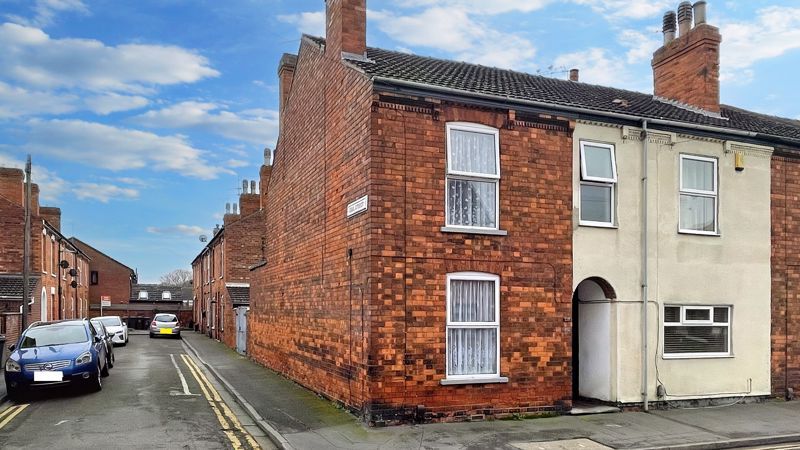 2 bed terraced house for sale in Cross Street, Lincoln LN5, £135,000