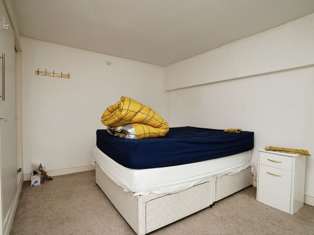 2 bed flat for sale in Lee Street, Leicester LE1, £80,000