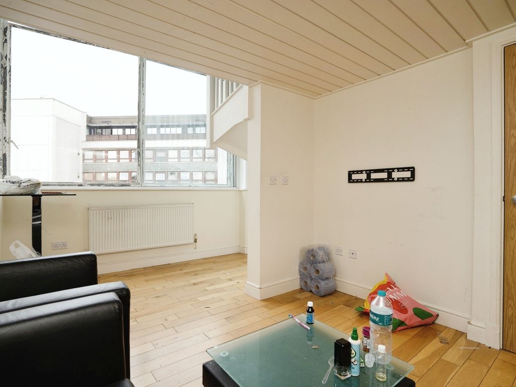 2 bed flat for sale in Lee Street, Leicester LE1, £80,000