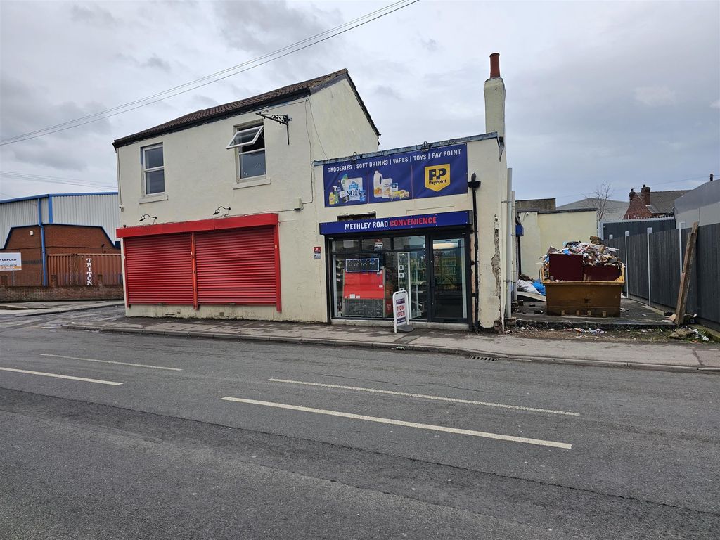 Commercial property for sale in Vacant Unit WF10, West Yorkshire, £275,000