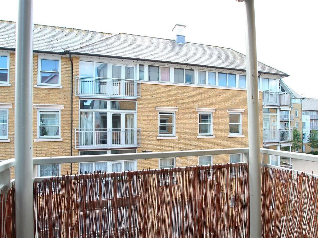 3 bed flat for sale in Bingley Court, Canterbury CT1, £240,000