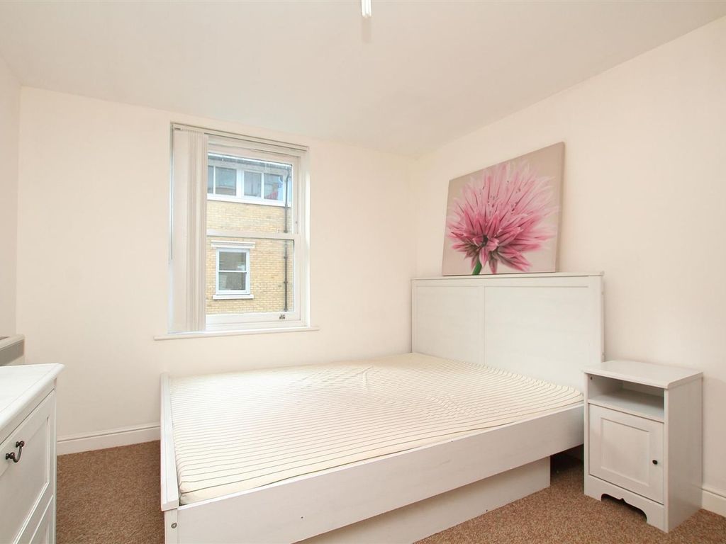 3 bed flat for sale in Bingley Court, Canterbury CT1, £240,000