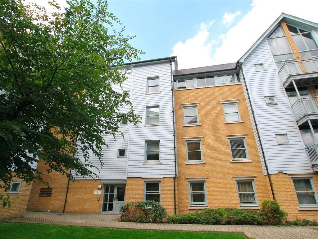 3 bed flat for sale in Bingley Court, Canterbury CT1, £240,000