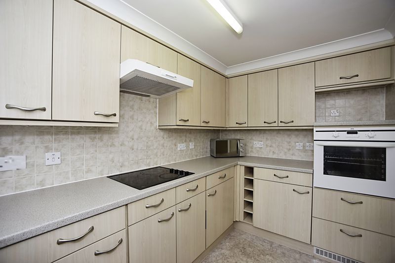 2 bed flat for sale in Nelson Court, Gravesend DA12, £160,000