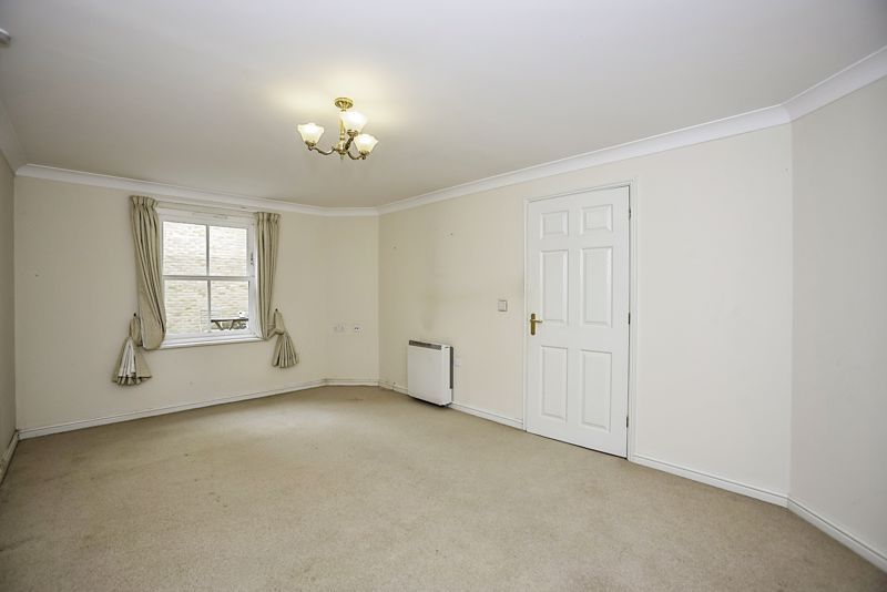 2 bed flat for sale in Nelson Court, Gravesend DA12, £160,000