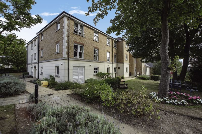 2 bed flat for sale in Nelson Court, Gravesend DA12, £160,000