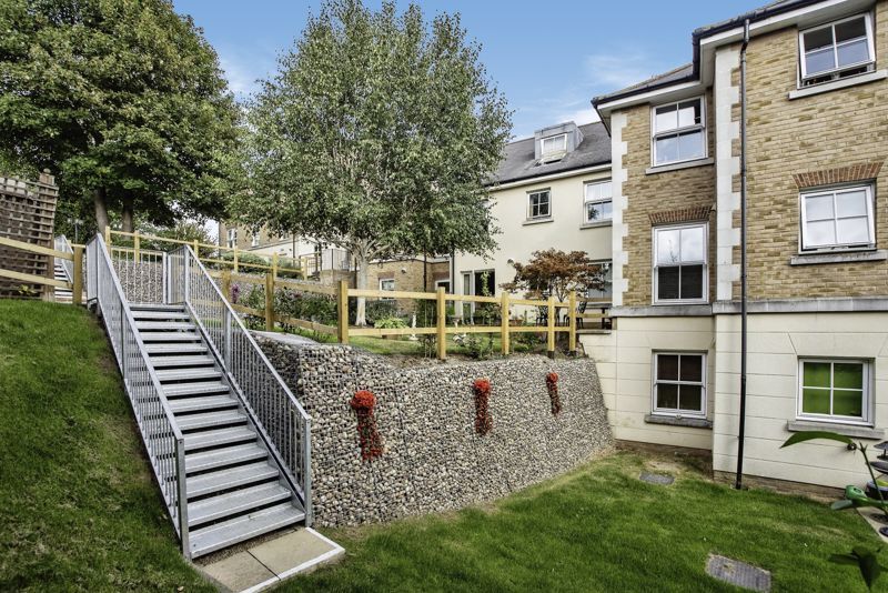 2 bed flat for sale in Nelson Court, Gravesend DA12, £160,000