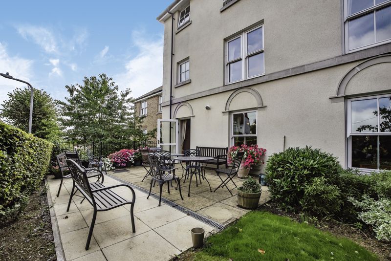 2 bed flat for sale in Nelson Court, Gravesend DA12, £160,000