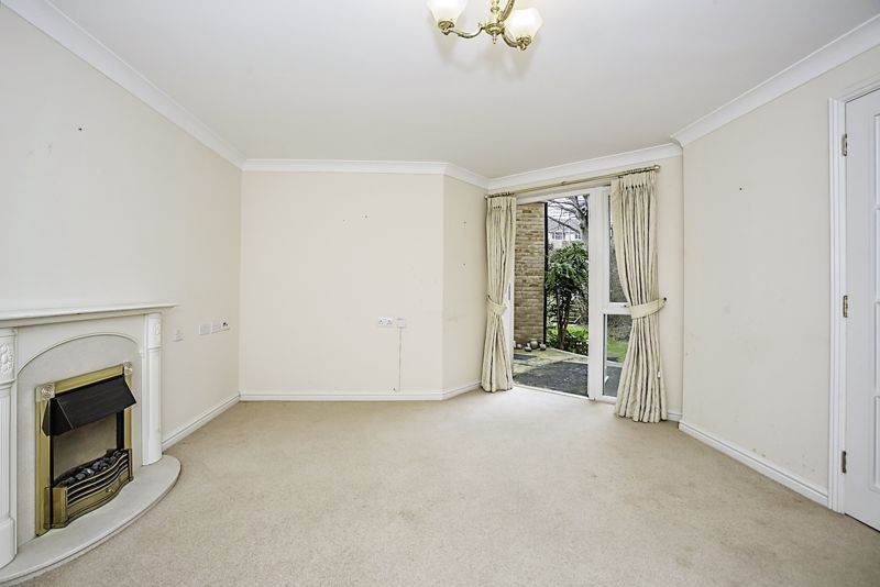 2 bed flat for sale in Nelson Court, Gravesend DA12, £160,000