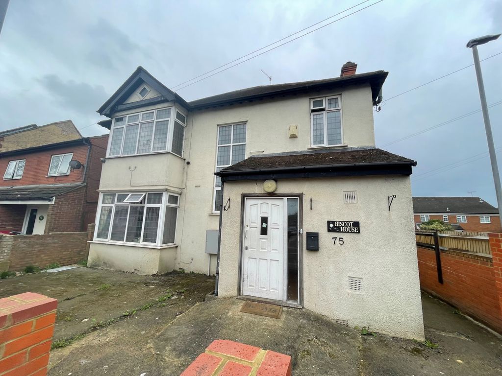 Block of flats for sale in Biscot Road, Luton LU3, £500,000