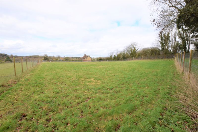 Land for sale in West Leith, Tring HP23, £100,000
