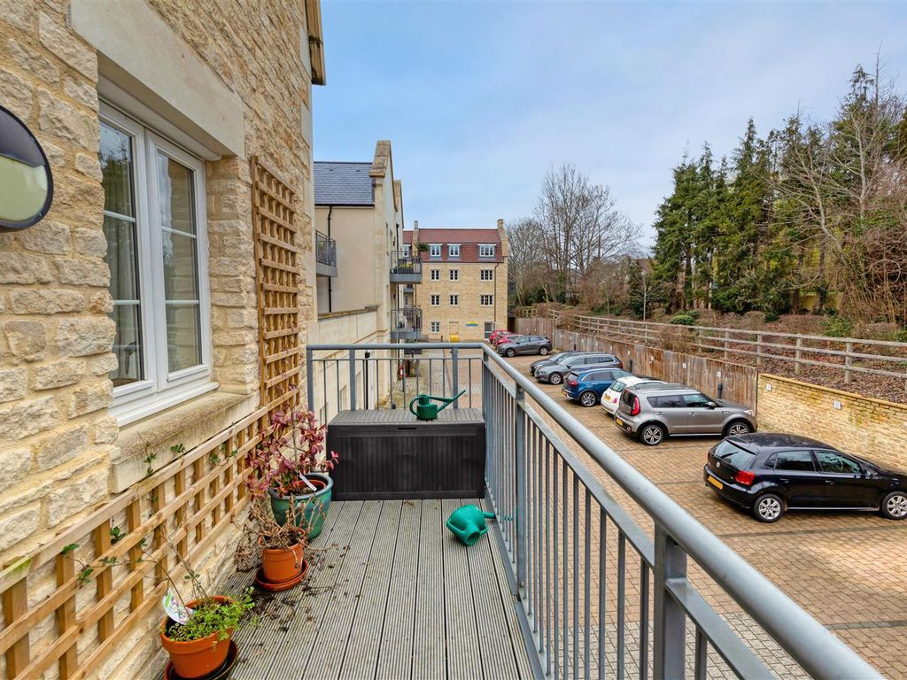1 bed flat for sale in Lambrook Court, Gloucester Road, Larkhall, Bath BA1, £315,000