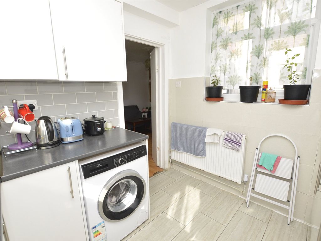 1 bed maisonette for sale in Everton Drive, Stanmore, Middlesex HA7, £180,000