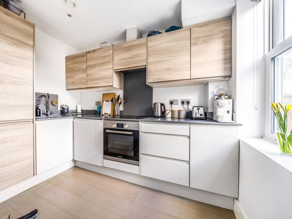 1 bed flat for sale in Guildford, Surrey GU1, £250,000
