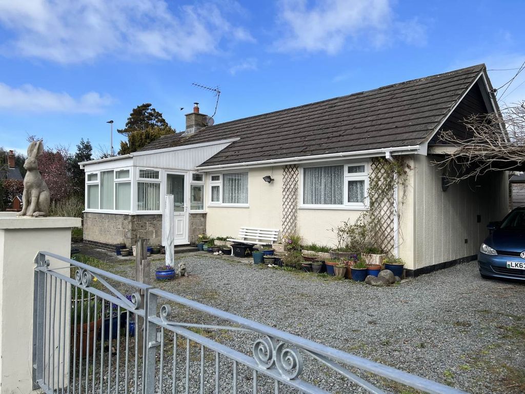 3 bed bungalow for sale in Anwylfa, Talybont, Ceredigion SY24, £259,000