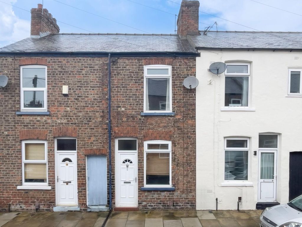 2 bed terraced house for sale in Oak Street, York YO26, £200,000
