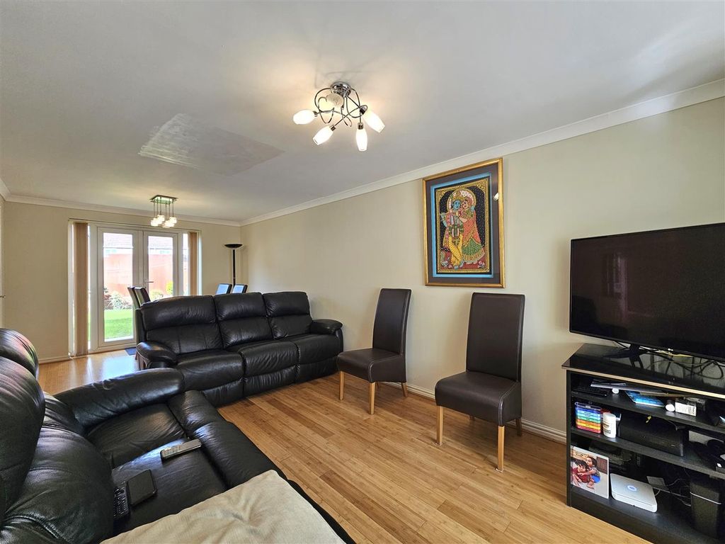 3 bed detached house for sale in Hanworth Close, Hamilton, Leicester LE5, £290,000