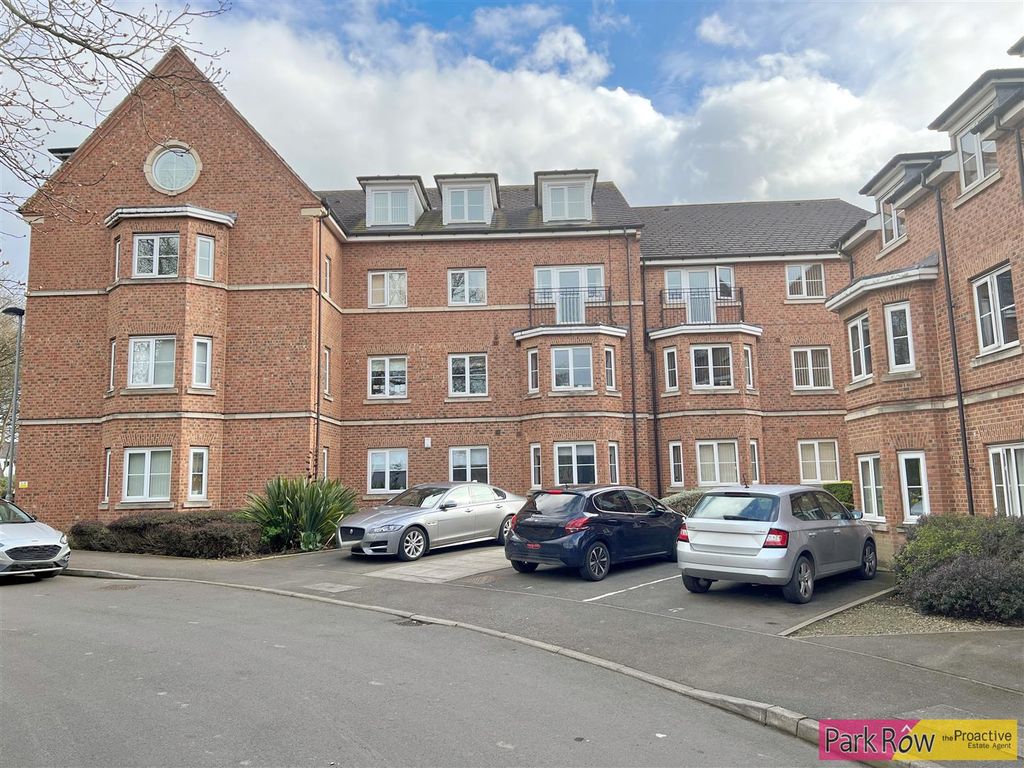 2 bed flat for sale in Castle Grove, Pontefract WF8, £90,000