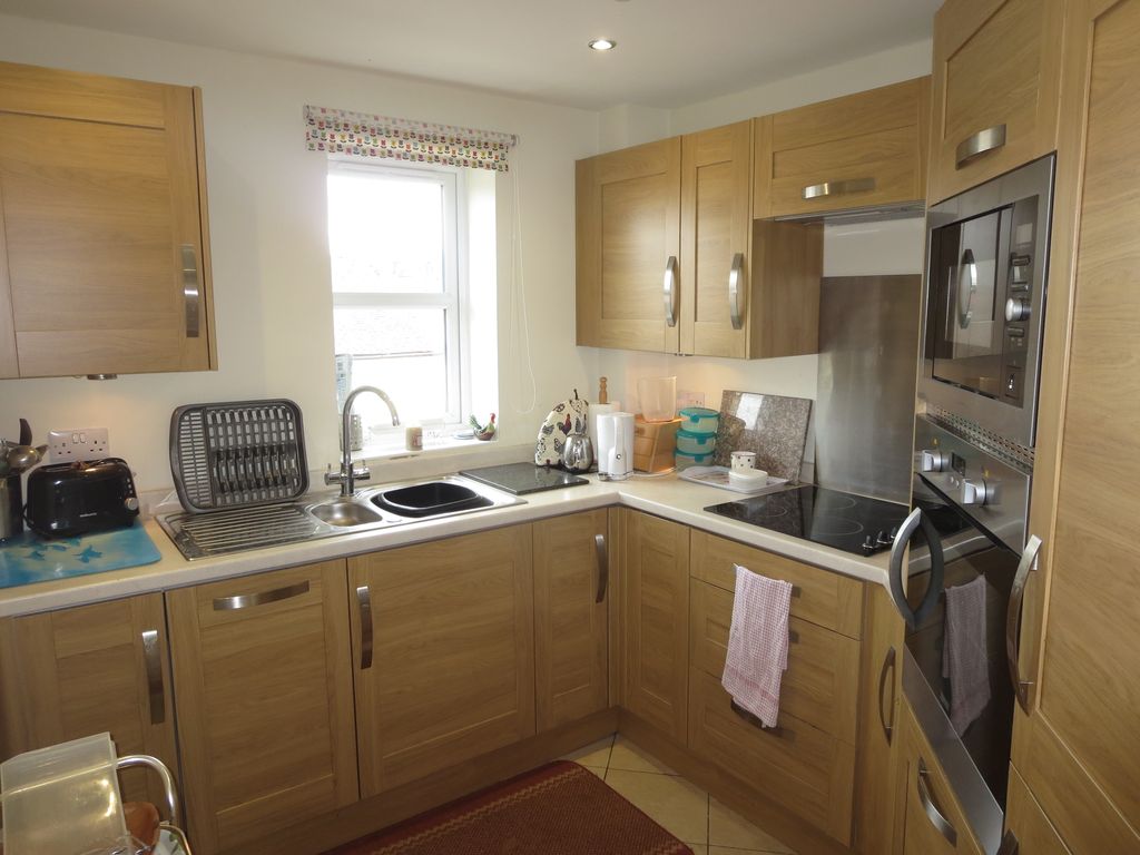 2 bed flat for sale in Adlington House, High Street, Wolstanton, Newcastle ST5, £120,000