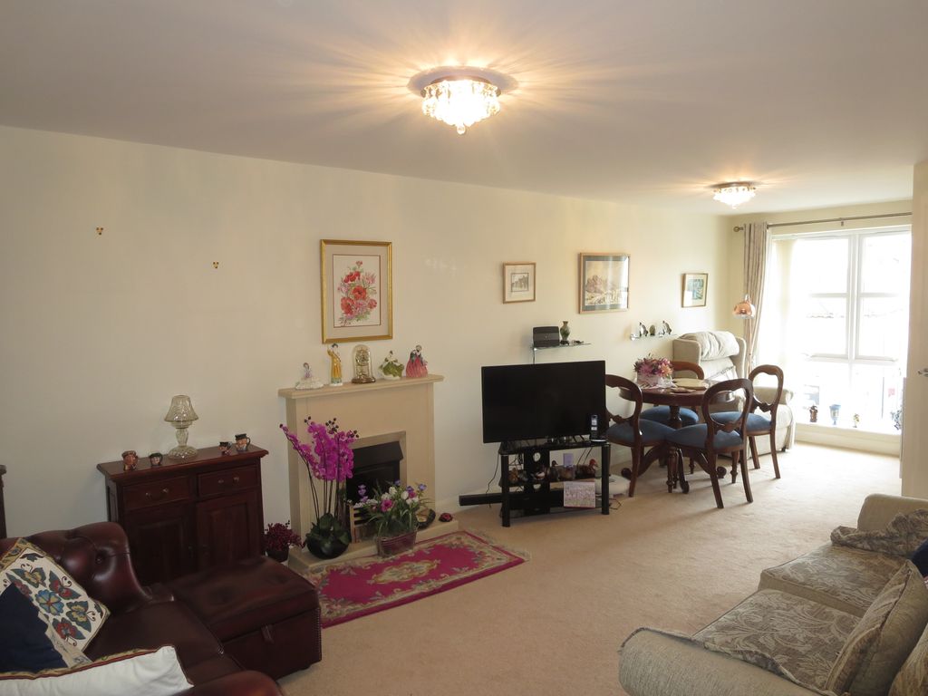 2 bed flat for sale in Adlington House, High Street, Wolstanton, Newcastle ST5, £120,000