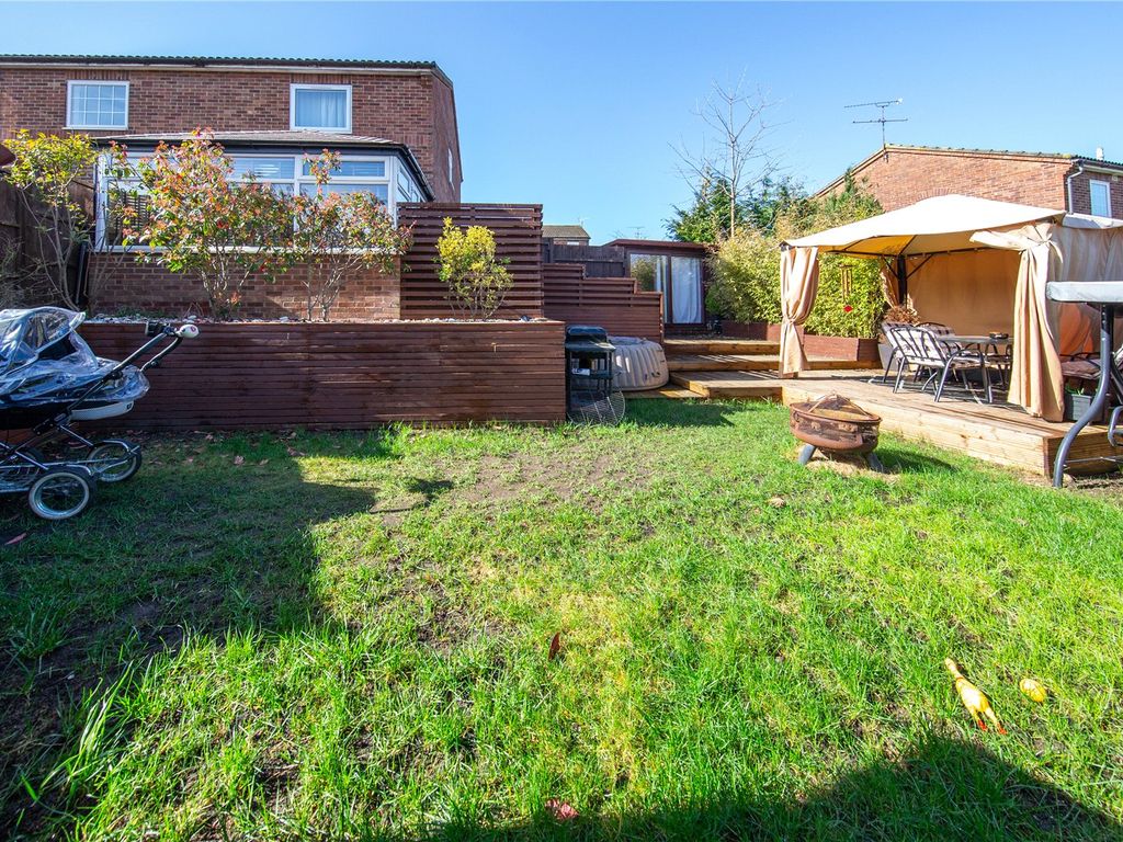 2 bed semi-detached house for sale in Layham Drive, Luton, Bedfordshire LU2, £299,995