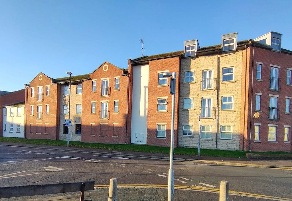 2 bed flat for sale in Ashdown Court, Knottingley WF11, £65,000