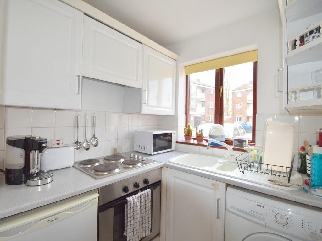 1 bed flat for sale in Maple Court, Common Road, Eton Wick, Berkshire SL4, £199,950