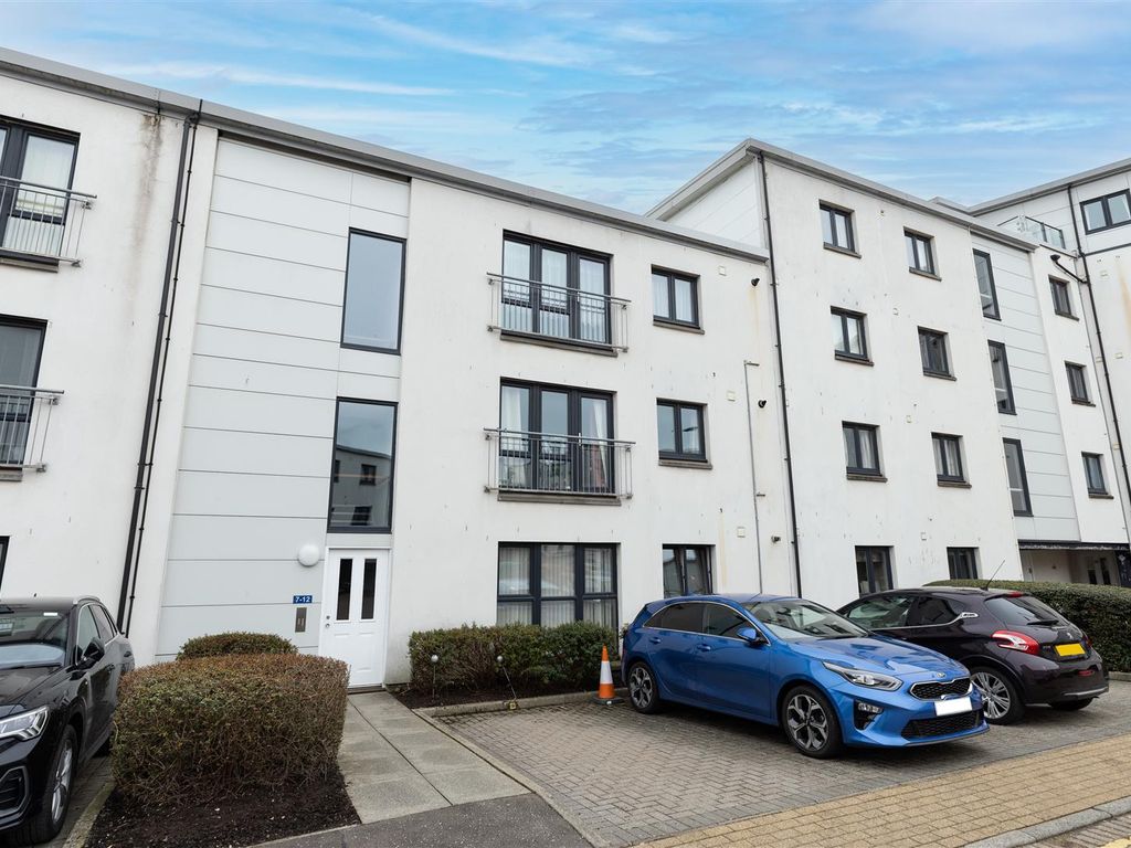 2 bed flat for sale in Vasart Court, Perth PH1, £129,950