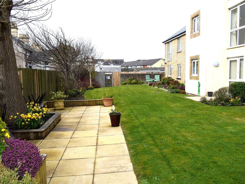2 bed flat for sale in Stoneleigh Court, Porthcawl CF36, £220,000