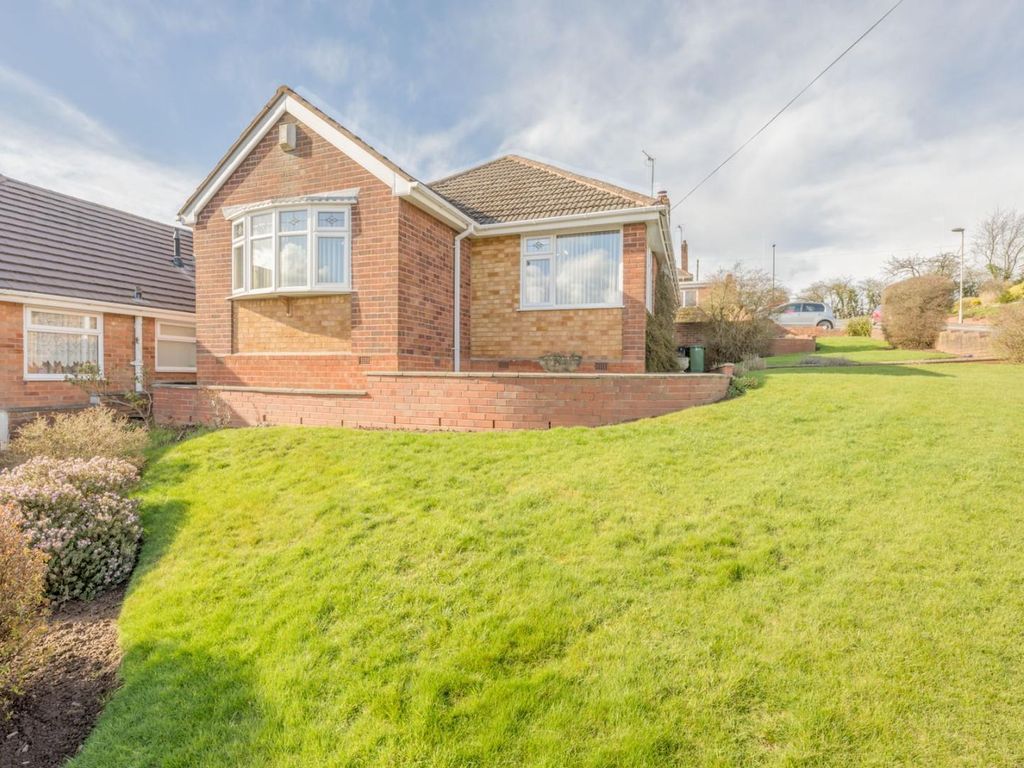 3 bed detached bungalow for sale in Ruskin Avenue, Gornal, The Straits DY3, £329,950