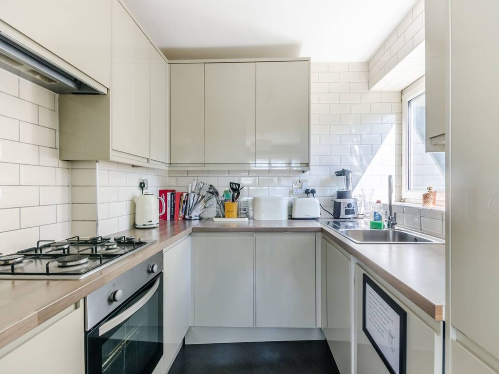 1 bed flat for sale in Lampeter Square, Barons Court, London W6, £325,000