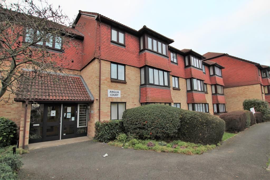 1 bed flat for sale in Anglia Court, Spring Close, Dagenham, Essex RM8, £120,000